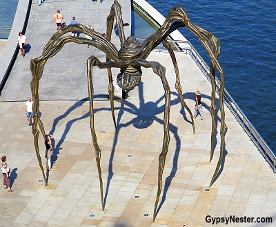 Maman by Louise Bourgeois outside the Guggenheim in Bilbao, Spain