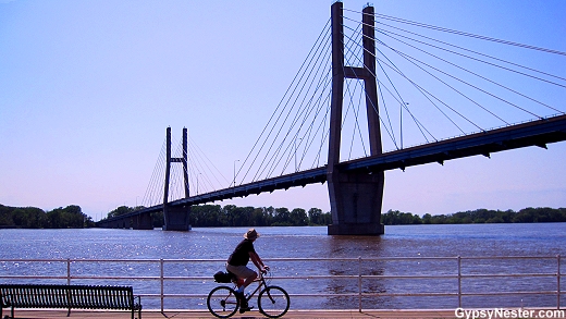 Biking along the Mississippi River in Quincy