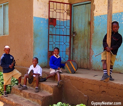 Chagga crianças na aldeia do Rau, na Tanzânia