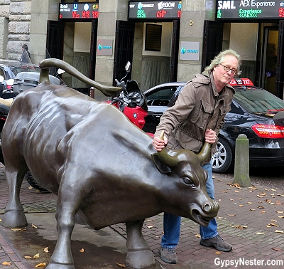 David grabs the bull by the horns in front of the Amsterdam Stock Exchange