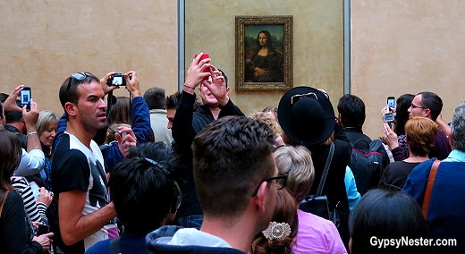 Selfies in front of the Mona Lisa in Paris