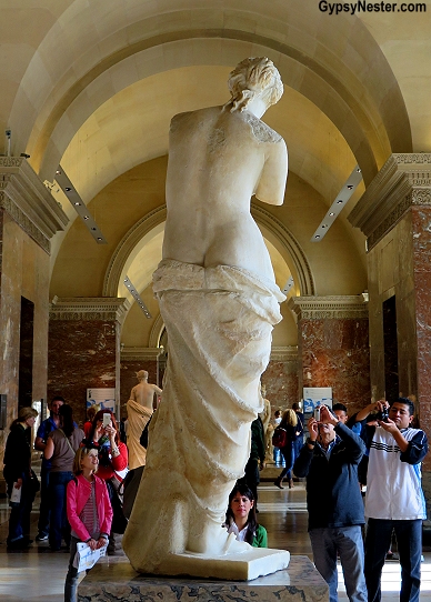 What Venus de Milo sees at the Louvre in Paris