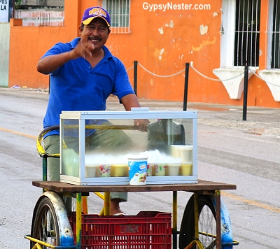 Mobile street food vender in Piste, Mexico