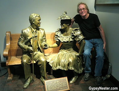 Statue of Roy Acuff and Minnie Pearl at the Ryman Auditorium in Nashville, Tennessee
