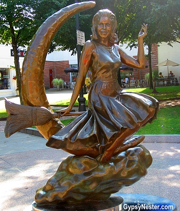 Statue of Samantha from Bewitched in Salem, Massachusetts