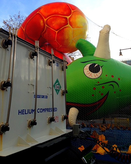 macys thanksgiving helium truck